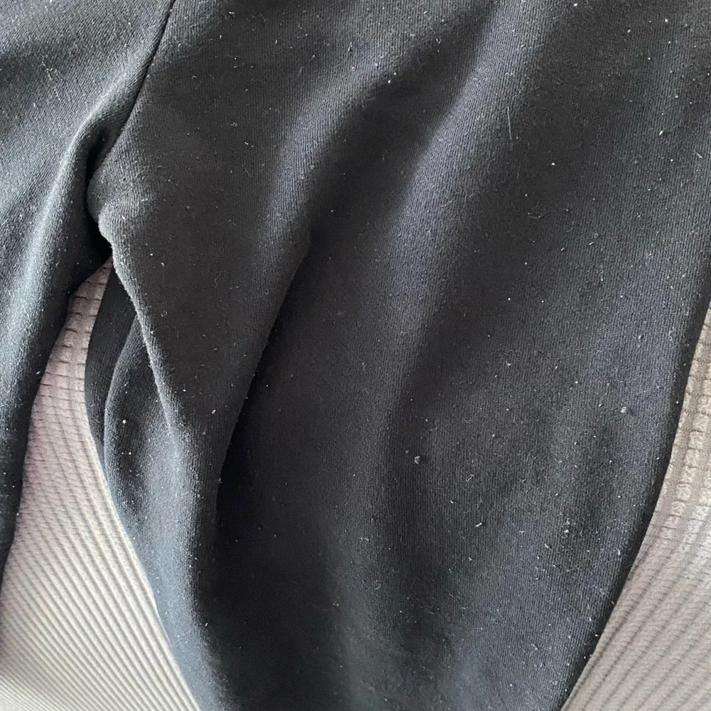 ALO Yoga Black Joggers - Picture 11 of 11